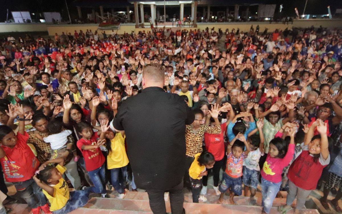 Dean Morris before the crowd in Dobo, Indonesia